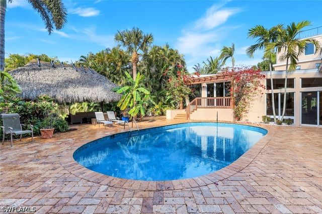 210 Central AVE, Naples, FL 34102