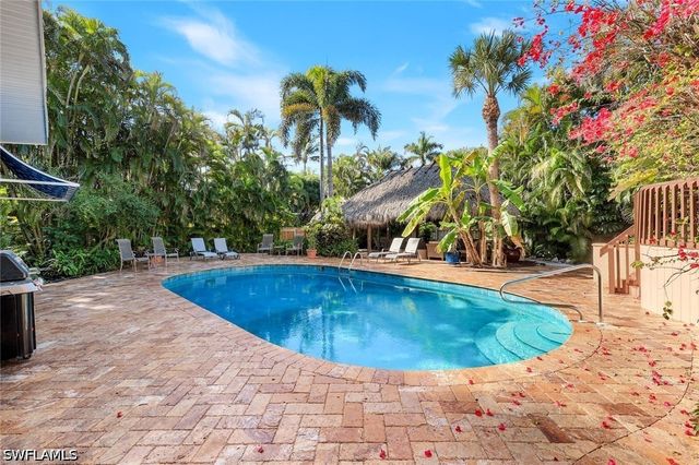 210 Central AVE, Naples, FL 34102