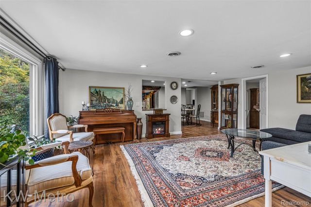 45055 McBride Avenue, Van Buren Charter Township, MI 48111