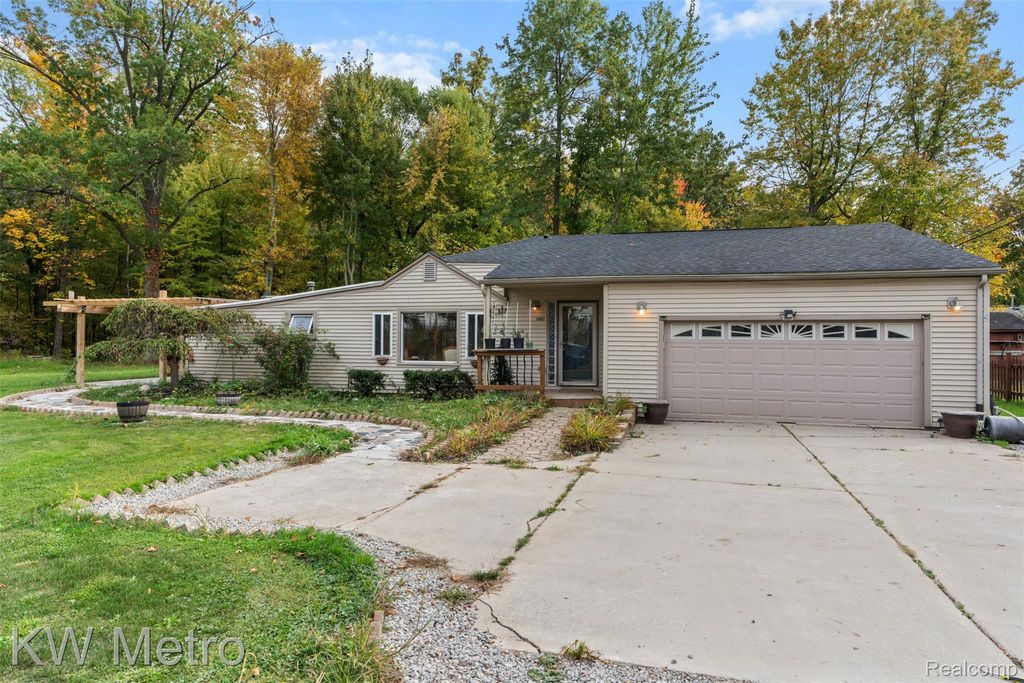 45055 McBride Avenue, Van Buren Charter Township, MI 48111
