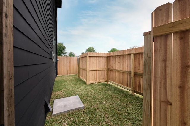 5123 Larkspur Street C, Houston, TX 77033