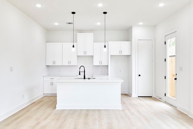 5123 Larkspur Street C, Houston, TX 77033