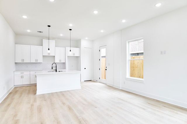 5123 Larkspur Street C, Houston, TX 77033