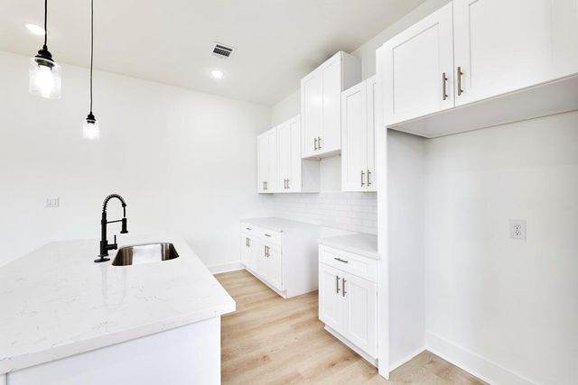 5123 Larkspur Street C, Houston, TX 77033
