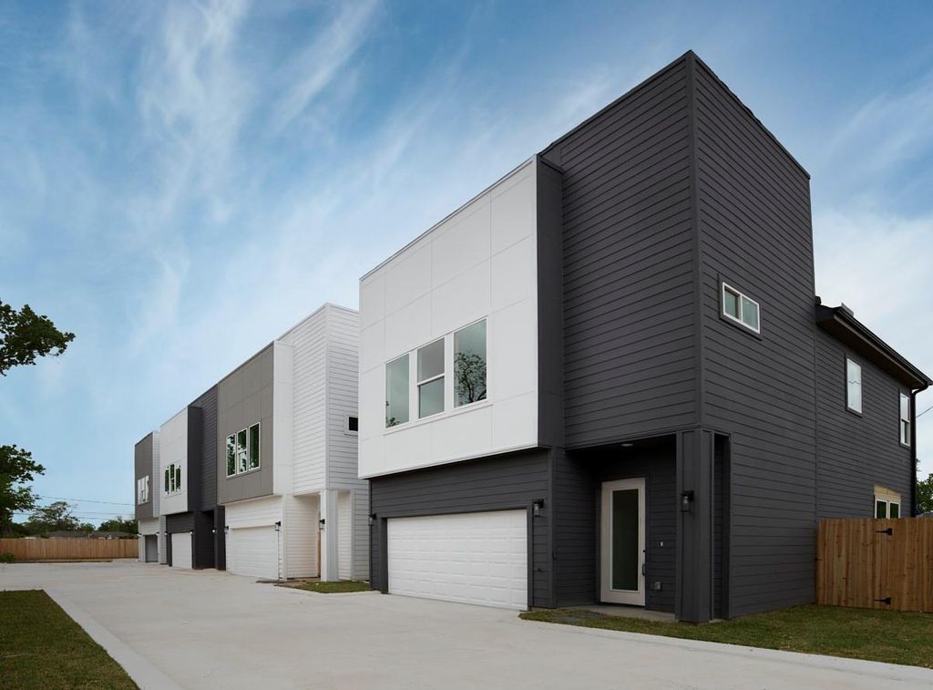 5123 Larkspur Street C, Houston, TX 77033
