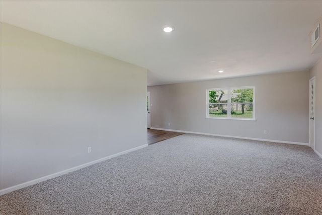 1017 SE 21st Street, Mineral Wells, TX 76067