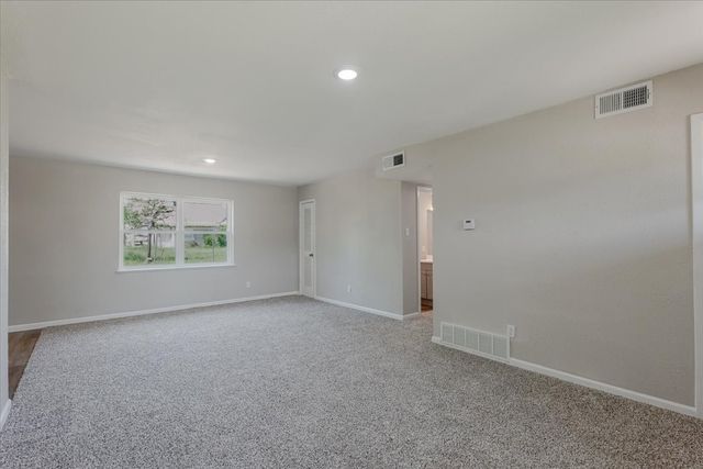 1017 SE 21st Street, Mineral Wells, TX 76067