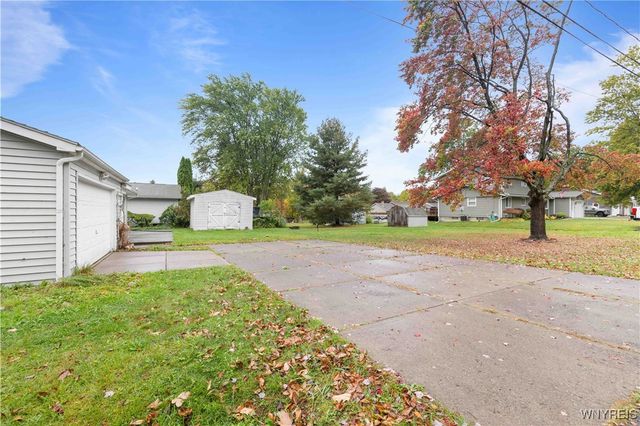 33 Lerczak Drive, Evans, NY 14006