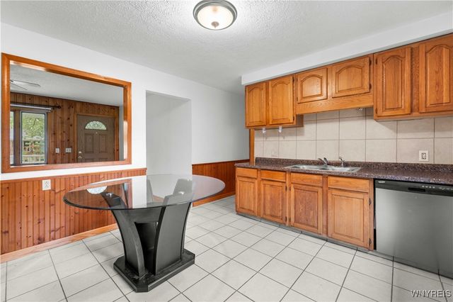 33 Lerczak Drive, Evans, NY 14006