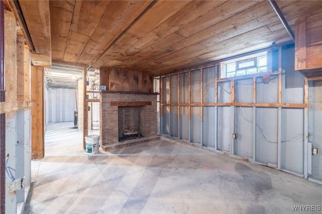 33 Lerczak Drive, Evans, NY 14006