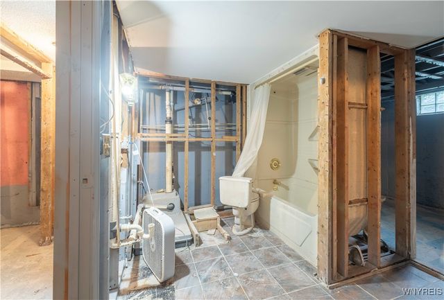 33 Lerczak Drive, Evans, NY 14006