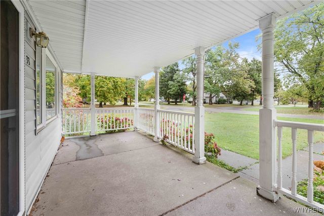 33 Lerczak Drive, Evans, NY 14006