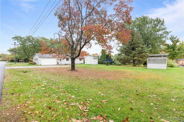 33 Lerczak Drive, Evans, NY 14006