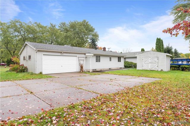 33 Lerczak Drive, Evans, NY 14006