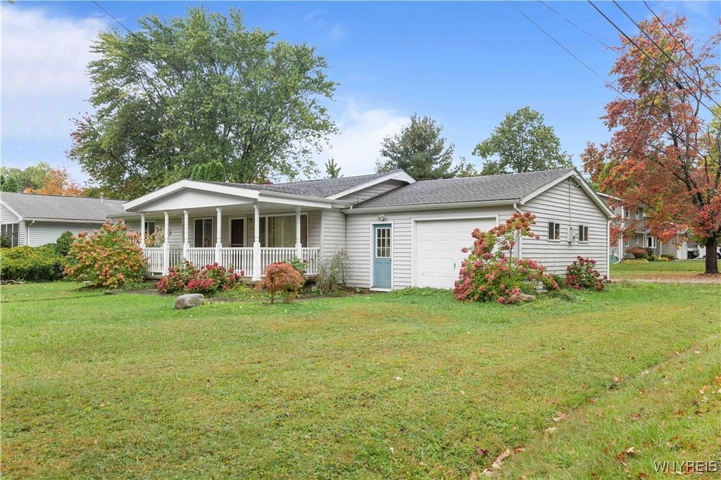 33 Lerczak Drive, Evans, NY 14006