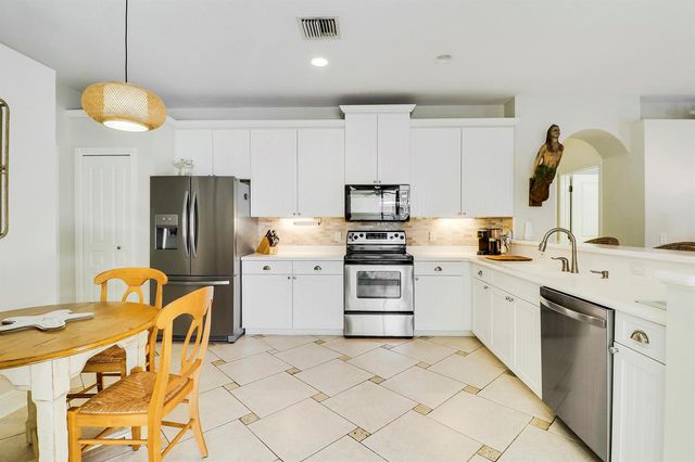 654 NE Little Kayak Point, Port Saint Lucie, FL 34983