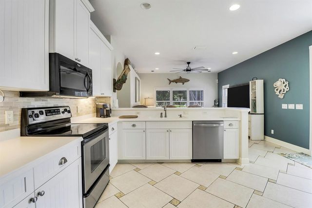 654 NE Little Kayak Point, Port Saint Lucie, FL 34983