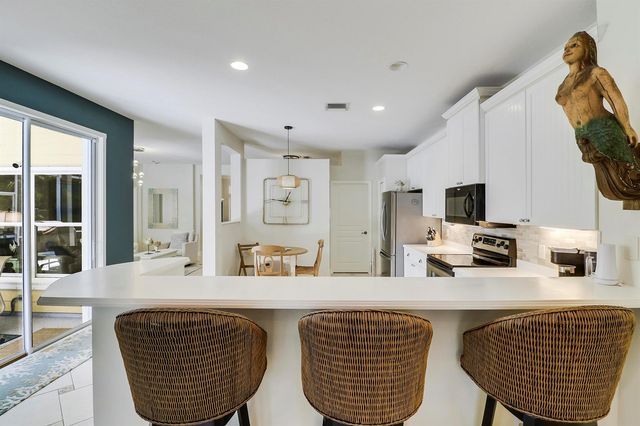 654 NE Little Kayak Point, Port Saint Lucie, FL 34983