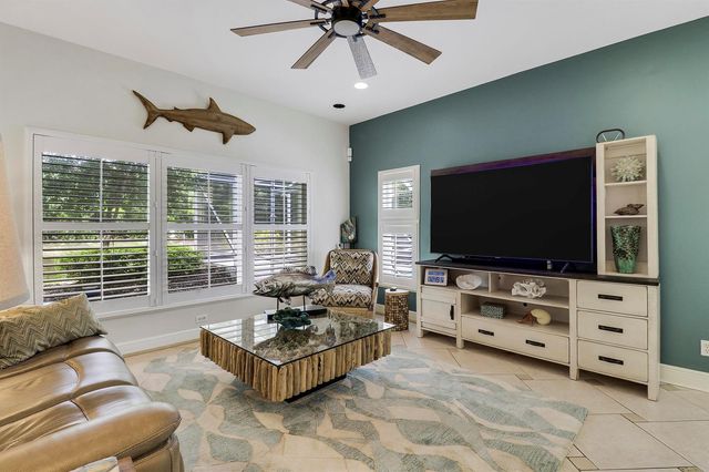 654 NE Little Kayak Point, Port Saint Lucie, FL 34983