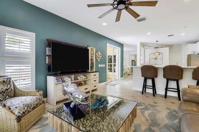 654 NE Little Kayak Point, Port Saint Lucie, FL 34983