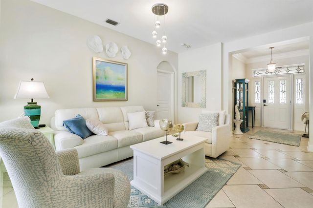 654 NE Little Kayak Point, Port Saint Lucie, FL 34983