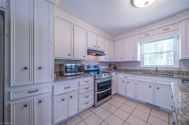 1930 Glenridge Drive, Kernersville, NC 27284