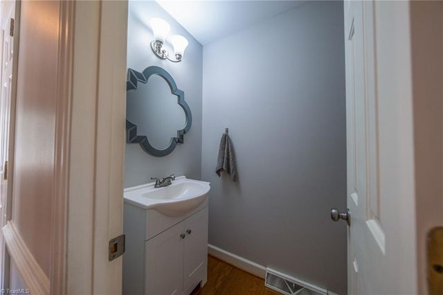 1930 Glenridge Drive, Kernersville, NC 27284