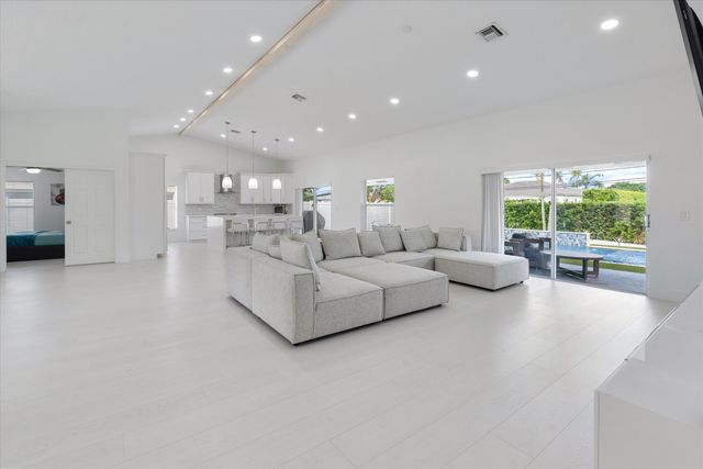 3780 Cypress Lake Drive, Lake Worth, FL 33467