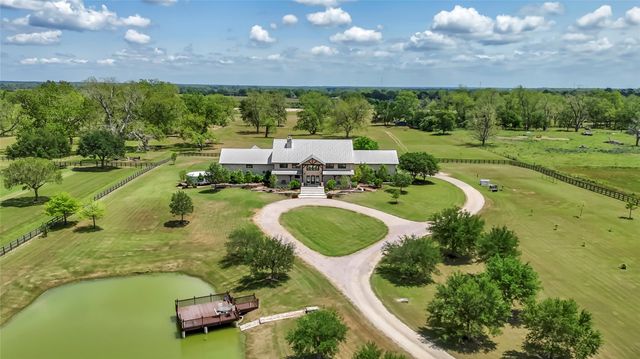 1000 River Trace Drive, Columbus, TX 78934