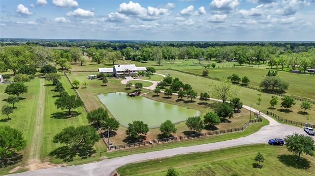 1000 River Trace Drive, Columbus, TX 78934