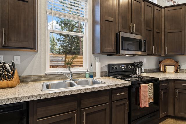 19930 Limelight Drive 421, Bend, OR 97702