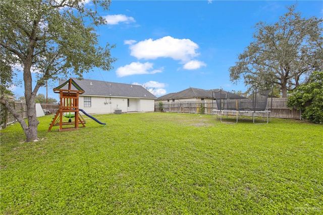 1300 Kika De La Garza Street, Edcouch, TX 78538