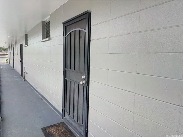 94-099 Waipahu Street B318, Waipahu, HI 96797