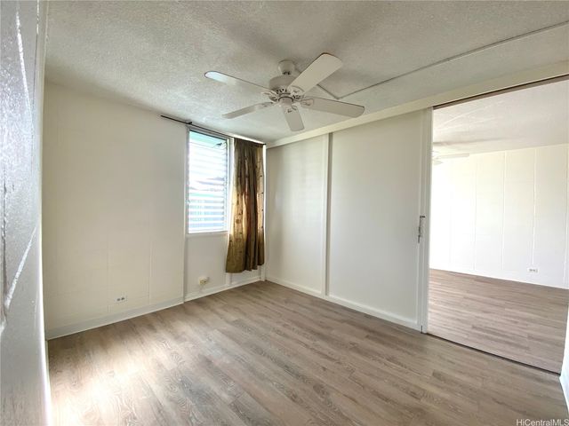 94-099 Waipahu Street B318, Waipahu, HI 96797