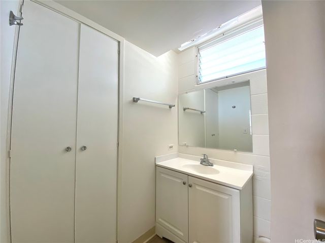 94-099 Waipahu Street B318, Waipahu, HI 96797