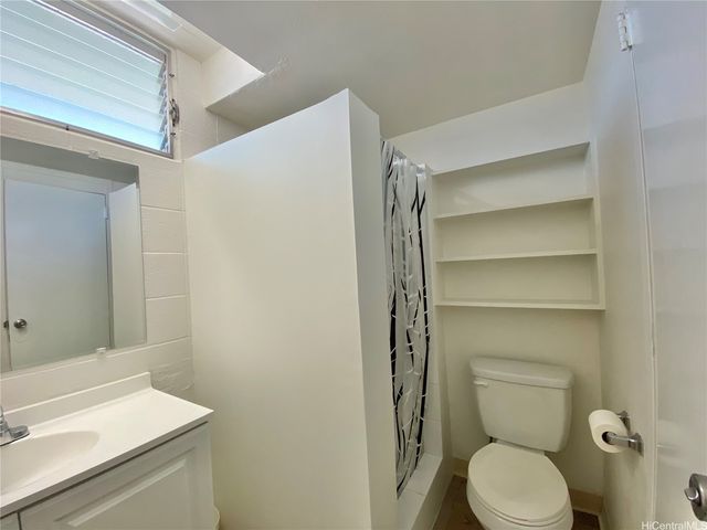 94-099 Waipahu Street B318, Waipahu, HI 96797