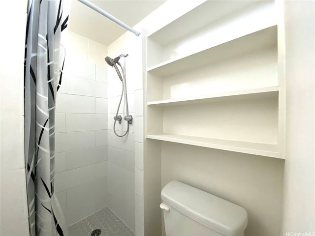 94-099 Waipahu Street B318, Waipahu, HI 96797