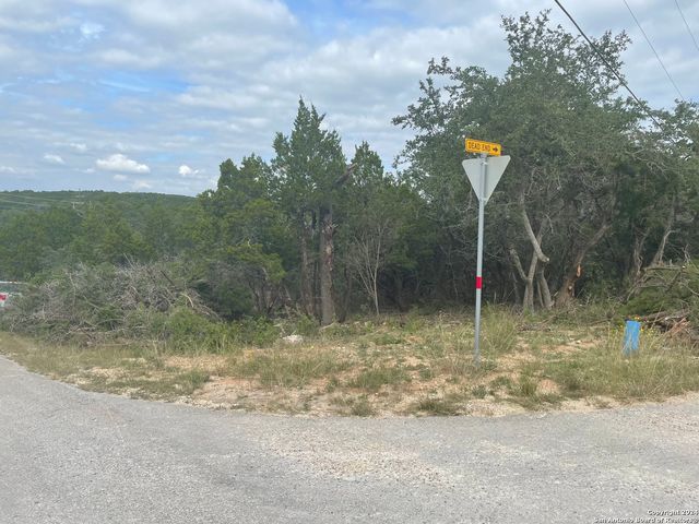421 LEXINGTON PASS, Canyon Lake, TX 78133