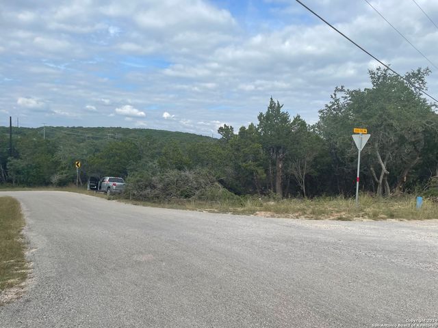 421 LEXINGTON PASS, Canyon Lake, TX 78133
