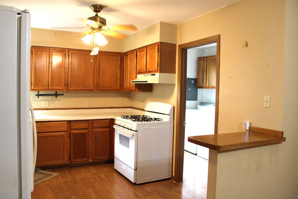 Image 11 of property listing at 615 N Indiana Avenue, Salem, IL 62881