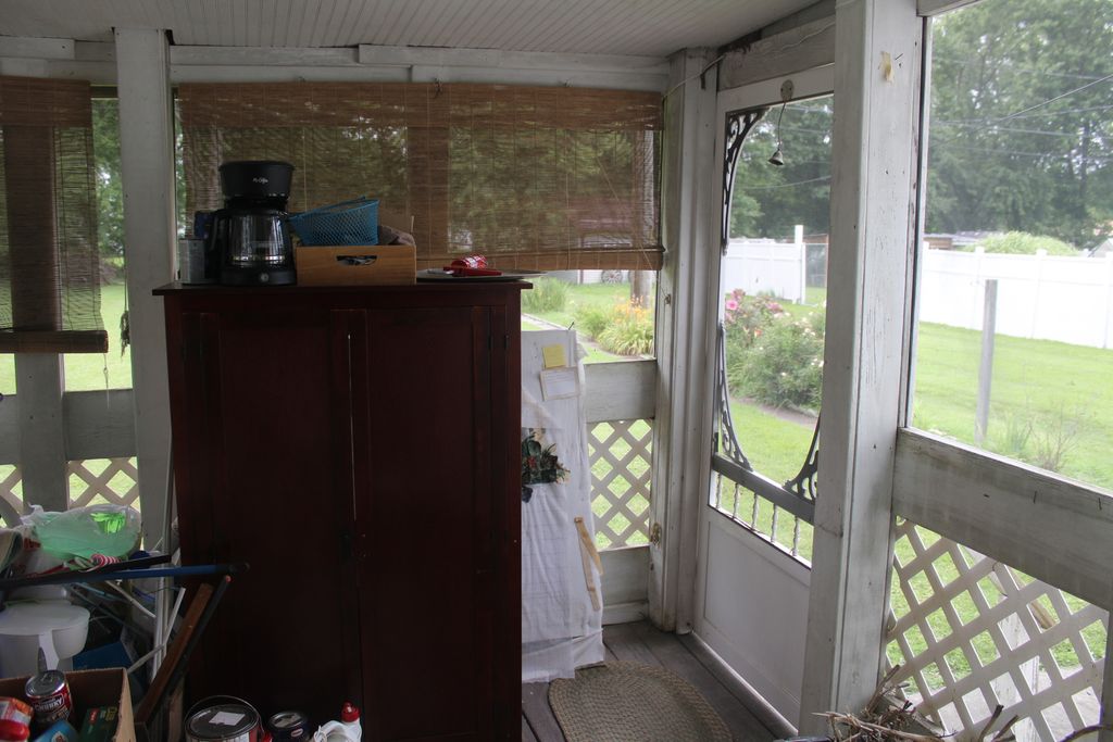 Image 17 of property listing at 615 N Indiana Avenue, Salem, IL 62881