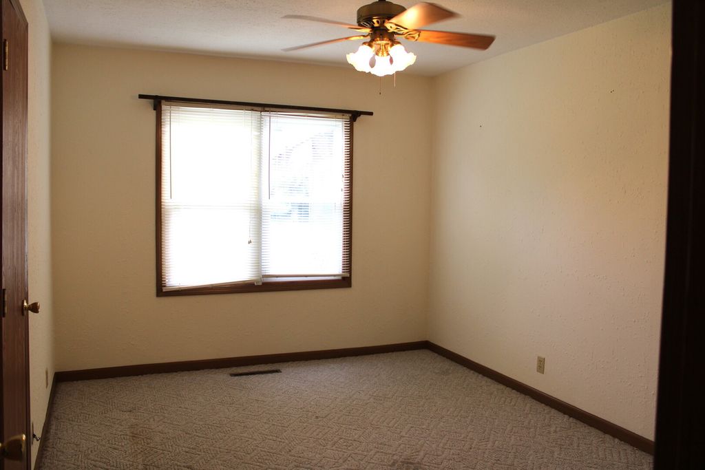 Image 21 of property listing at 615 N Indiana Avenue, Salem, IL 62881