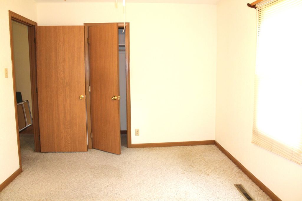 Image 23 of property listing at 615 N Indiana Avenue, Salem, IL 62881