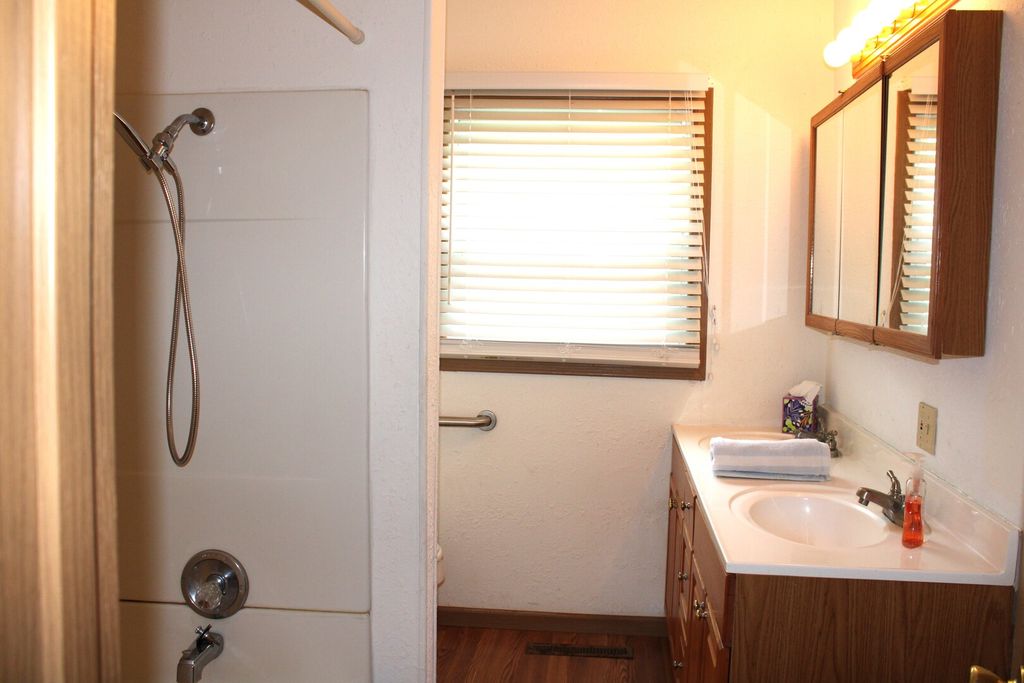 Image 25 of property listing at 615 N Indiana Avenue, Salem, IL 62881