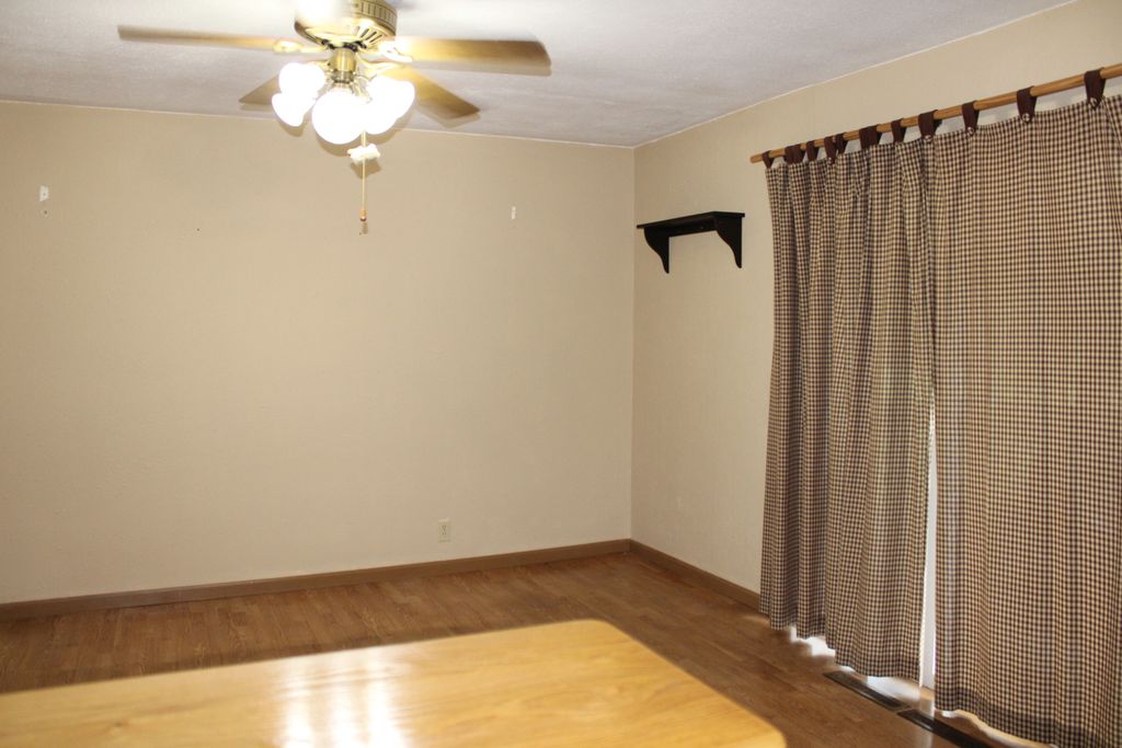 Image 7 of property listing at 615 N Indiana Avenue, Salem, IL 62881
