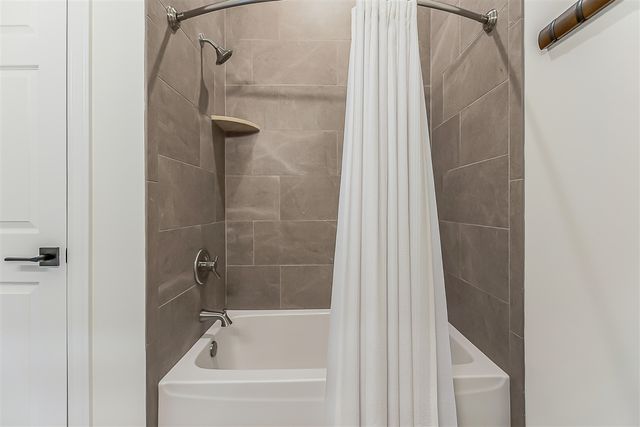 1411 Whispering Maples Drive, Ann Arbor, MI 48108