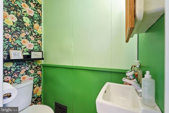 228 N AMBLER ST, Quakertown, PA 18951
