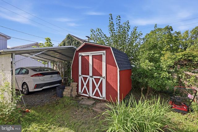 228 N AMBLER ST, Quakertown, PA 18951