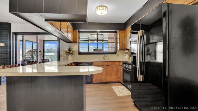 2014 12th Avenue NW, Ardmore, OK 73401