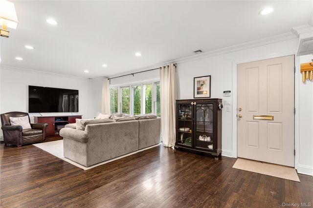 4 Southway, Hartsdale, NY 10530